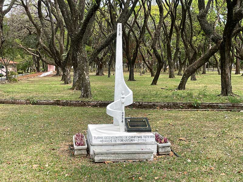 escola-de-cadetes-area-externa-replica-monumento-bicentenario-museu-virtual-campinas